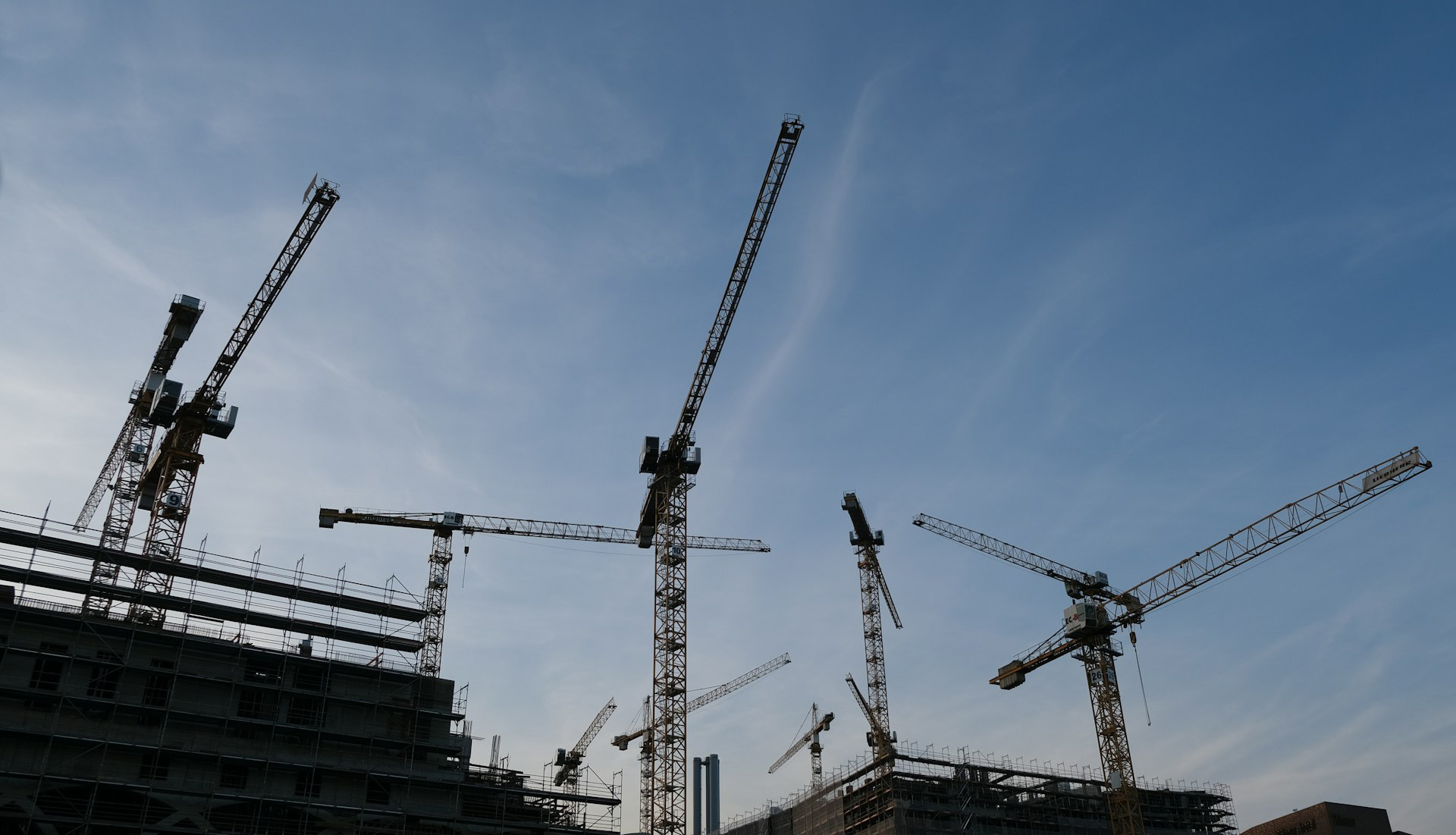 В частности, курс на социально-ориентированный
